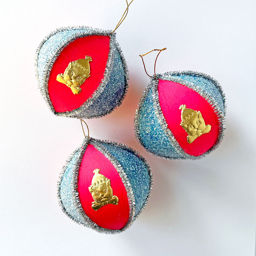 PATCH NYC Two Tone Paper Mache Ornament with Gold Foil Dresden: Festive Kitty