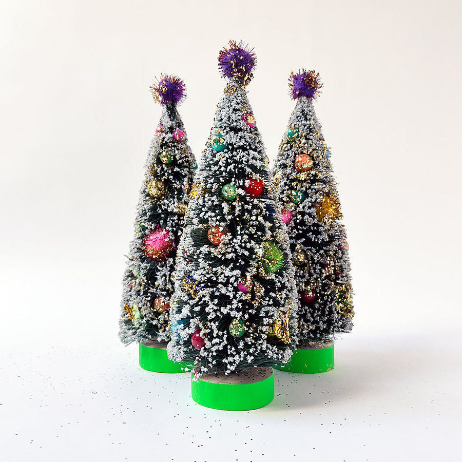 Retro Holiday Bristle Tree: Green Base Medium