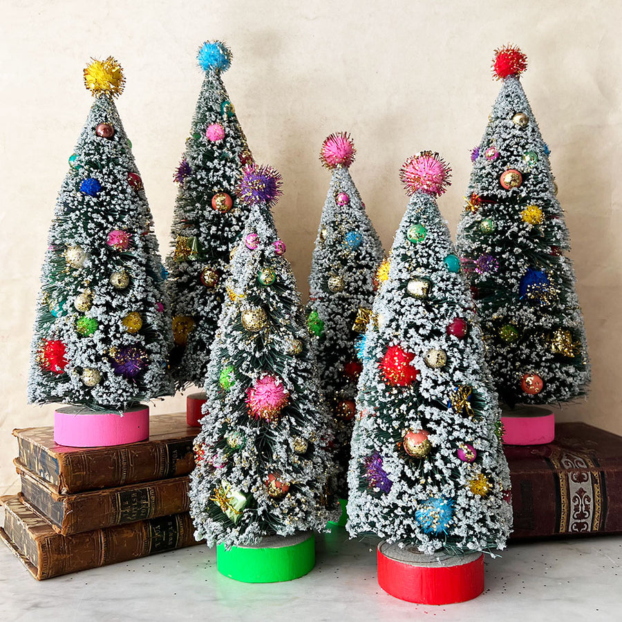 Retro Holiday Bristle Tree: Green Base Medium