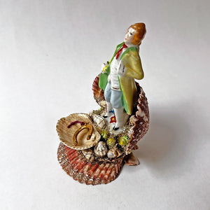 PATCH NYC One of a Kind Sea Shell Souvenir: Man in a Yellow Topcoat