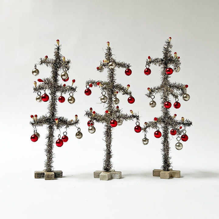 Tinsel Tree with Ornaments: Silver